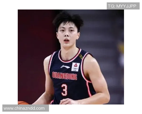 胡明轩：从青涩少年到篮球明星的成长之路与奋斗故事