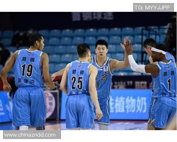 重庆篮球队团队协作引发热议球迷对战术配合与球员默契提出质疑 重庆篮球队团队协作引发热议球迷对战术配合与球员默契提出质疑